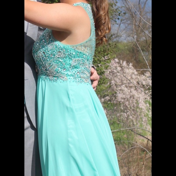 Faviana prom dress! - Picture 4 of 6